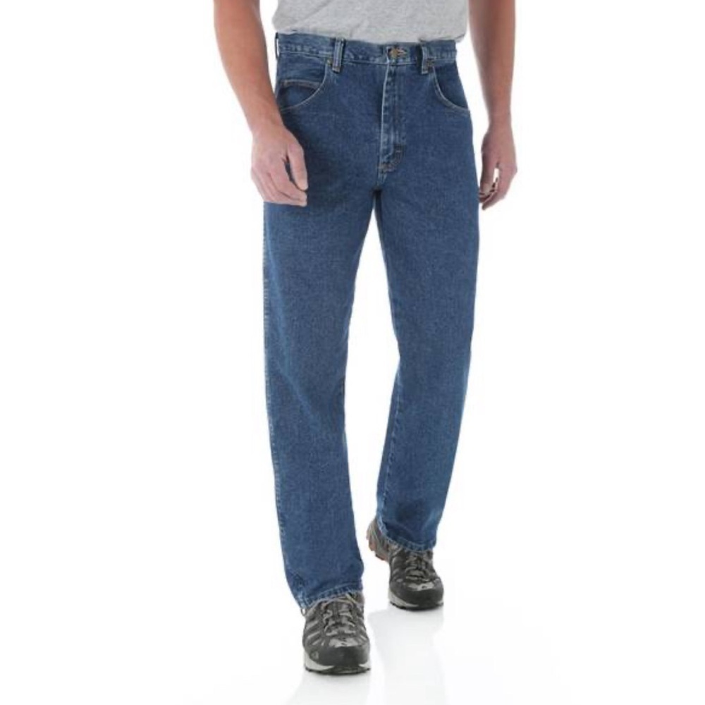 Wrangler Rugged Wear Relaxed Straight Men’s 48x30 Medium Wash Denim NWT - Picture 1 of 6
